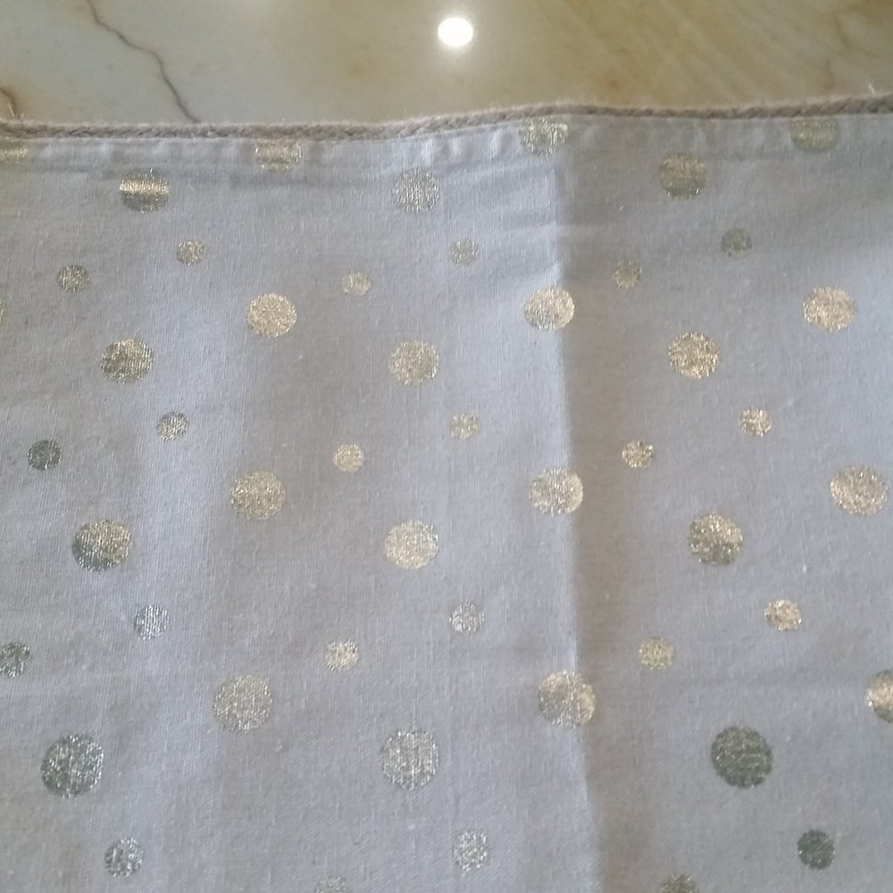 GOLD DOTTED TABLE RUNNER